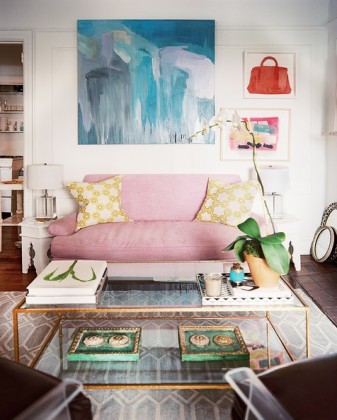 Living+Room+Artwork+hung+above+purple+couch+qOkzEfCquiRl